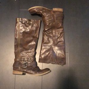 Used in very good condition brown boots